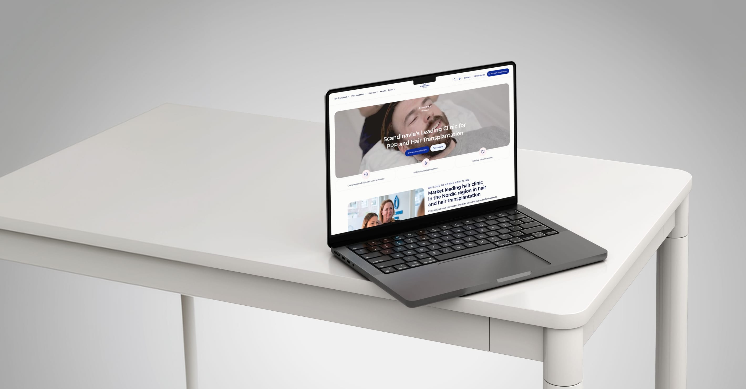 Laptop som visar Nordic Hair Clinics webbplats