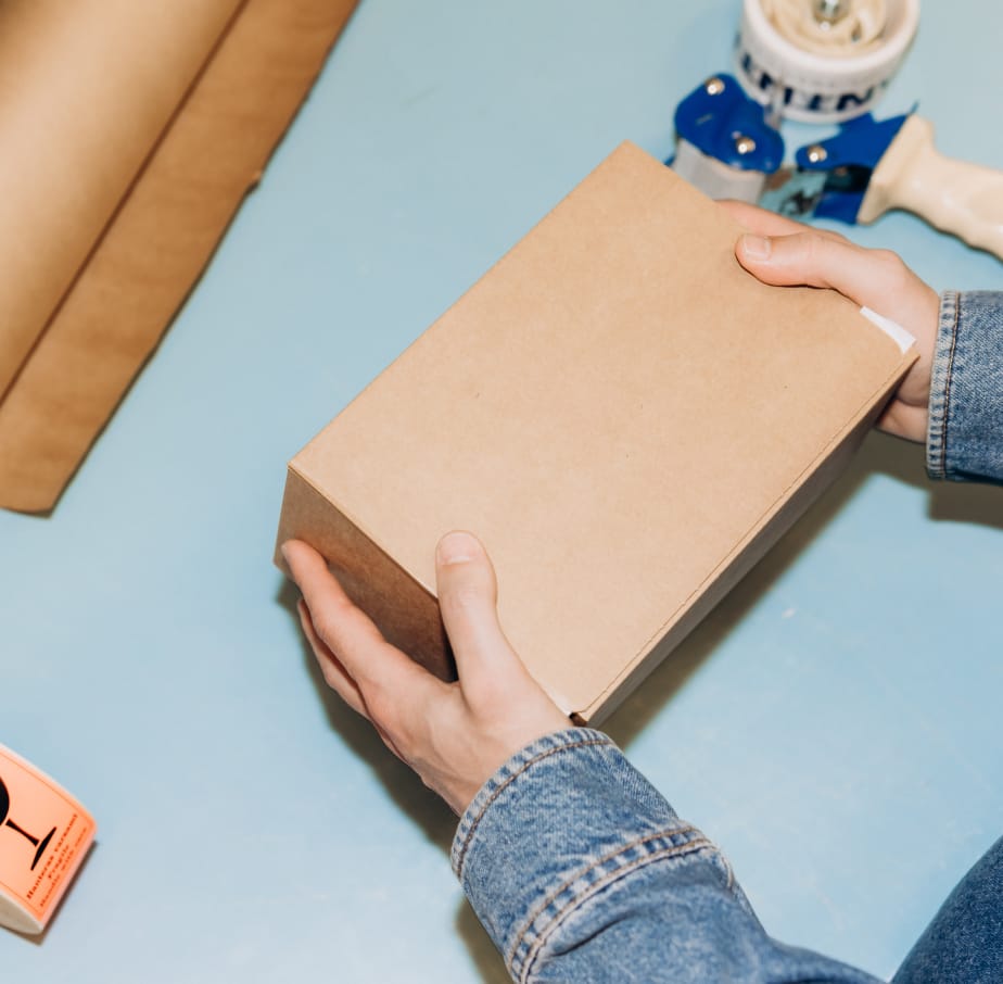 Laptop som visar sidan för senaste kollektionerna på Scantras webbplats